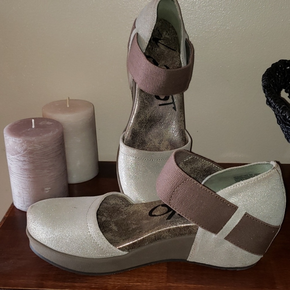 OTBT closed toe wedge